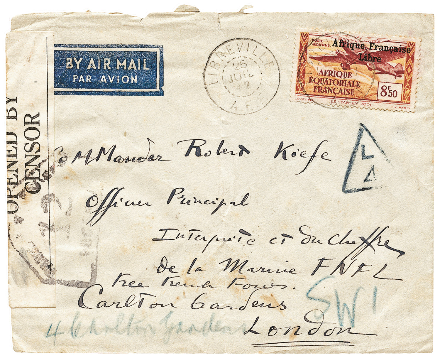Courrier par avion du commandant des FNFL au Gabon pour un officier du quartier général des FNFL à Londres, posté de Libreville le 25 juillet 1942, cachet "Contrôle postal Afrique équatoriale française Commission C" de Libreville, transit à Lagos le 28 juillet, bande et marques de censure du Nigeria.